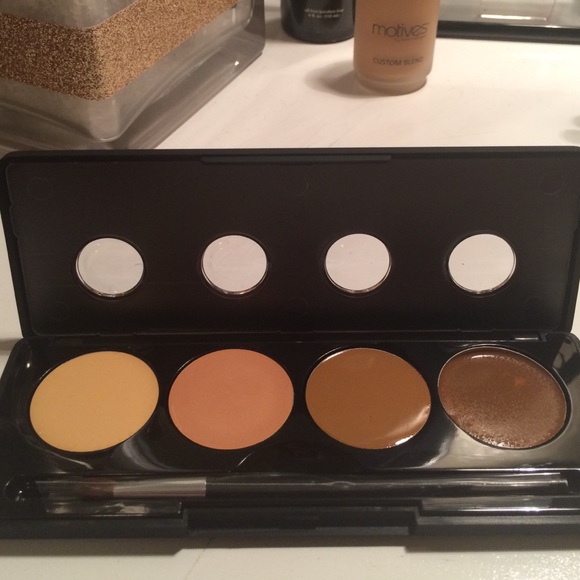 *SOLD* Motives Cosmetics Mavens Sculpt Series - Picture 2 of 4
