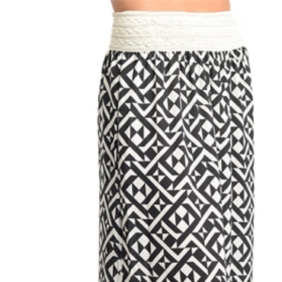 🆕 Geometric Print Maxi Skirt - Picture 4 of 4