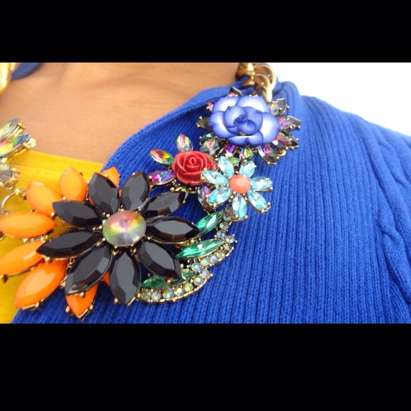 Floral Statement Necklace 🌺HOST PICK🌺 - Picture 3 of 4