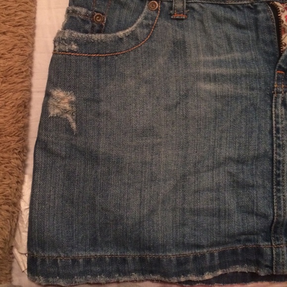 American Eagle Distressed Jean Skirt - Picture 3 of 4