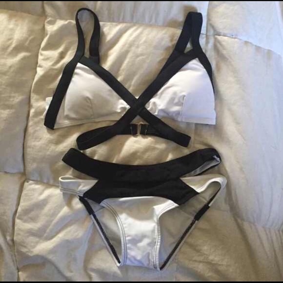 Small black and white mazzy bikini