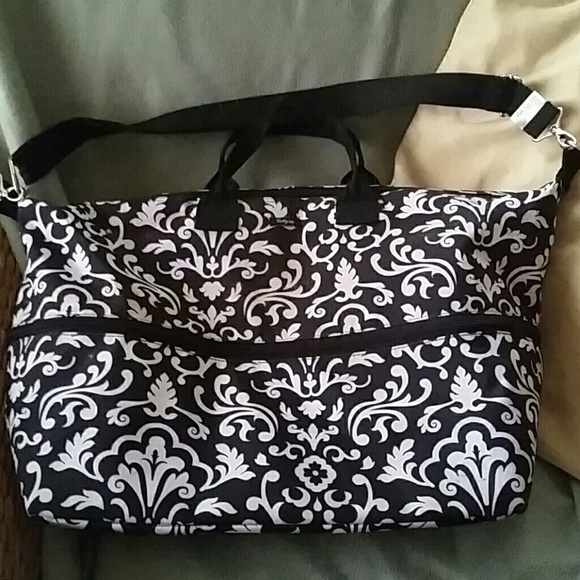 Thirty-one expandable weekender