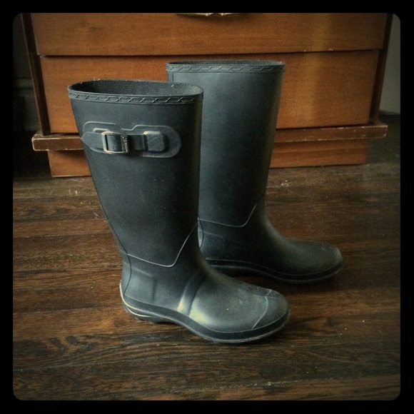 Black rain boots size 8 kamik