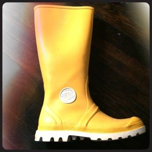 Yellow rain boots size 8 palladium