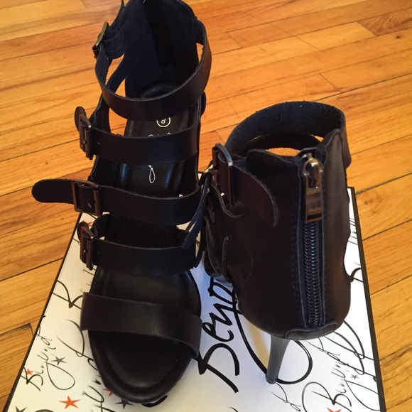 Super sexy sandals by viviglam Hp5/28/15๐๐๐๐ - Picture 3 of 4