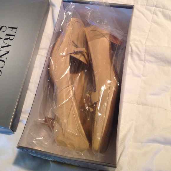 Never worn size 8 Franco Sarto tan shoes - Picture 2 of 3