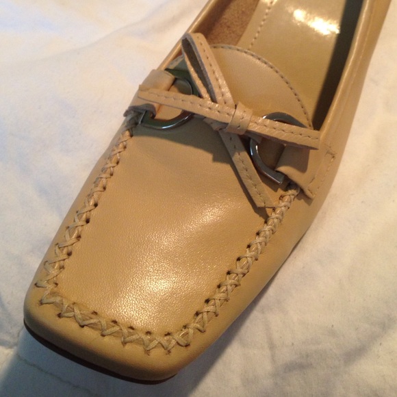 Never worn size 8 Franco Sarto tan shoes - Picture 3 of 3