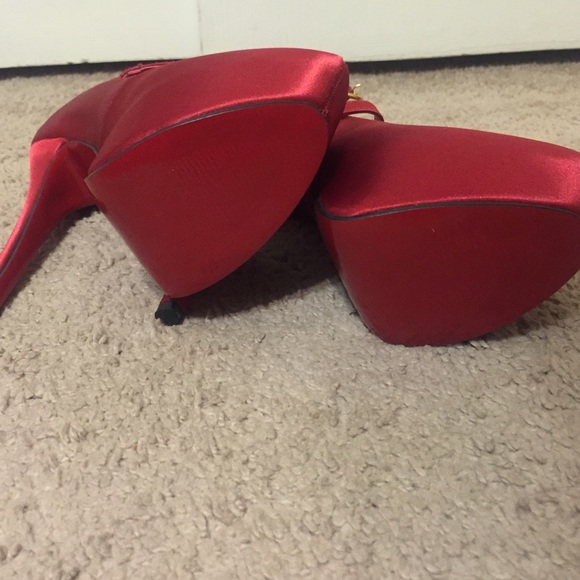 Red platform heels - Picture 3 of 3