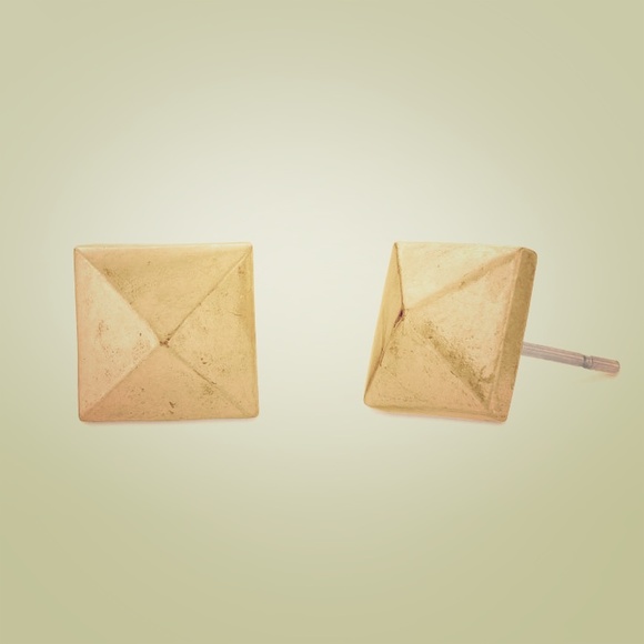 STELLA AND DOT GOLD CLEOPATRA STUD EARRINGS