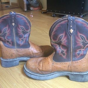 NEGOTIABLE BEST OFFER GETS THEM Justin boots