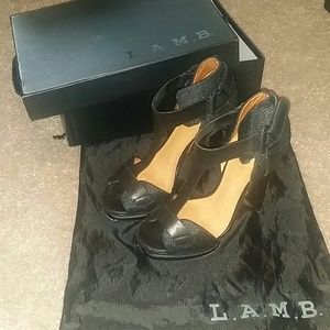 NWT DUSTBAG AND BBlack Charon L.A.M.B strap sandal