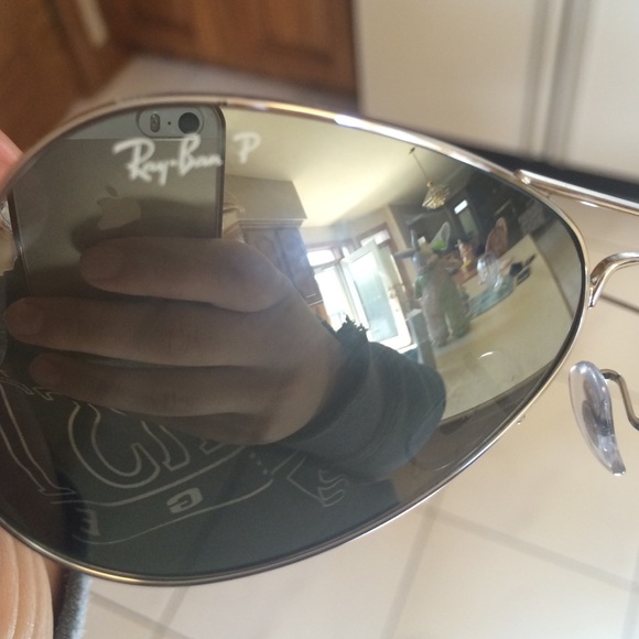 Brand new no scratches sunglasses with case main image 4