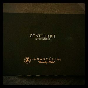Anastasia Beverley hills LIGHT CONTOUR KIT