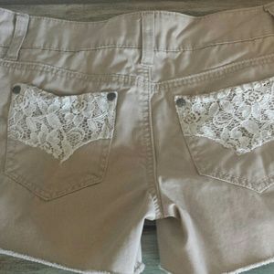 BKE shorts with lace pockets EUC! CUTE!!!!