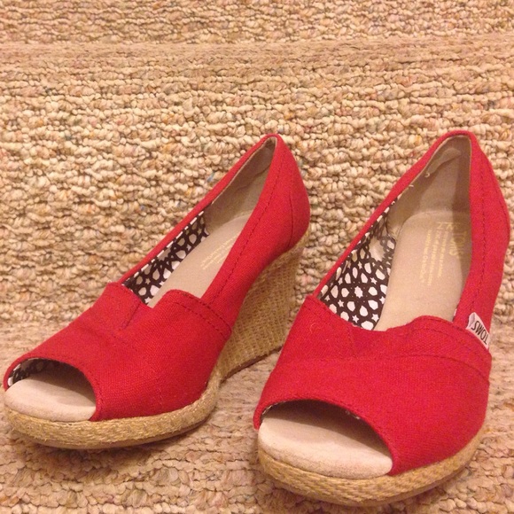 Size 7 barely worn Toms red open-toe wedges