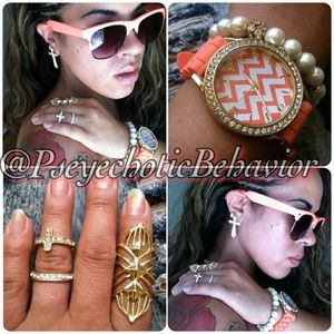 Complete look, Watch, bracelet, glasses, earrings,