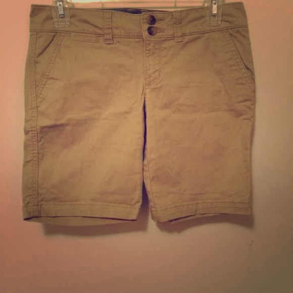 American eagle knee shorts