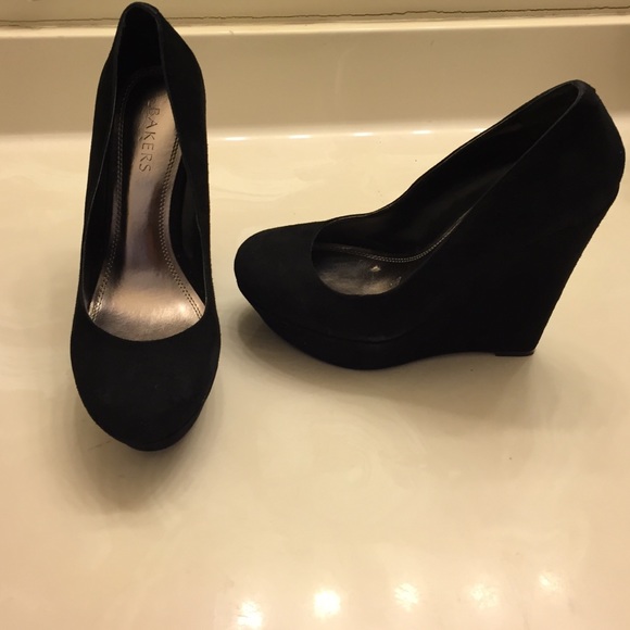 Black wedges