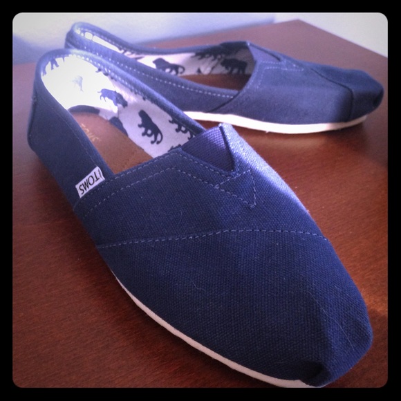 Blue Toms