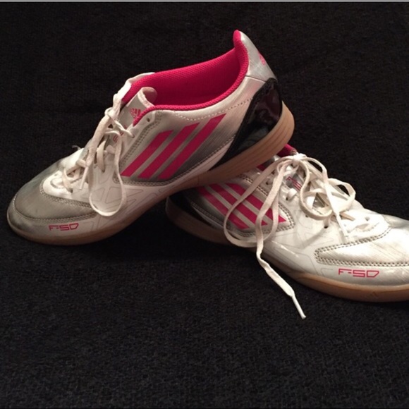 Like new! Women's Adidas indoor soccer shoes :-)