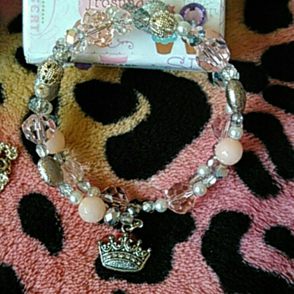 A necklace with matching earrings and bracelet ??
