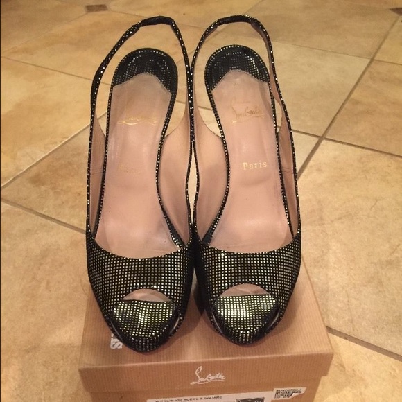 SOLD****Auth Christian Louboutin N* Prive 120mm