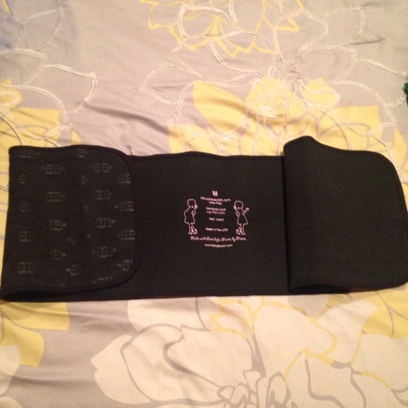 Belly Bandit Size M (for post partum moms)
