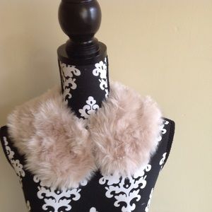 Faux fur collar