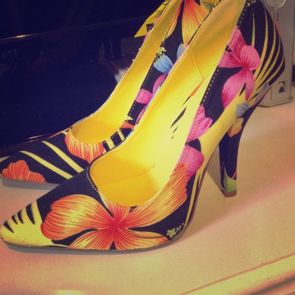 Floral print heels