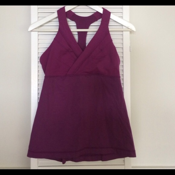 Like new lululemon top! Size 6