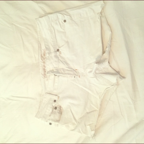 American Eagle white shorts