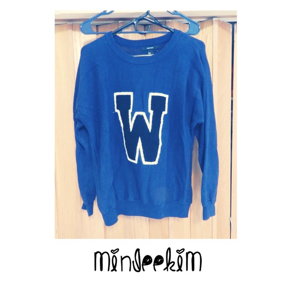 W sweater