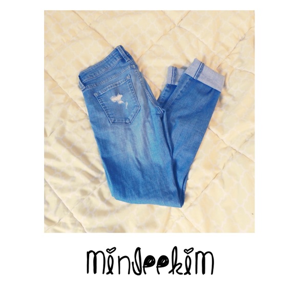 Light skinny jeans with holes