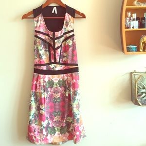 bold floral dress 🌹