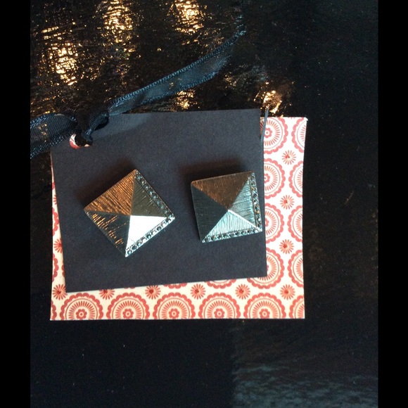 Charcoal large studs