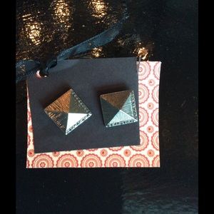 Charcoal large studs