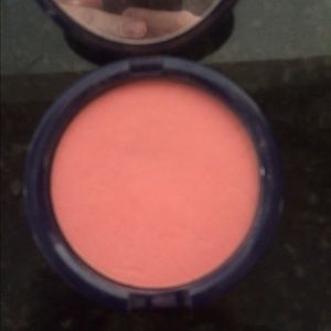Estée Lauder floating color