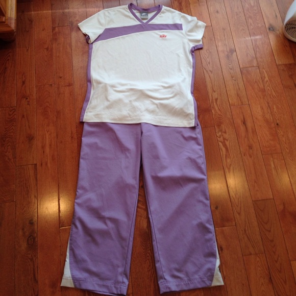 Women's Nike walking/jogging pants with shirt