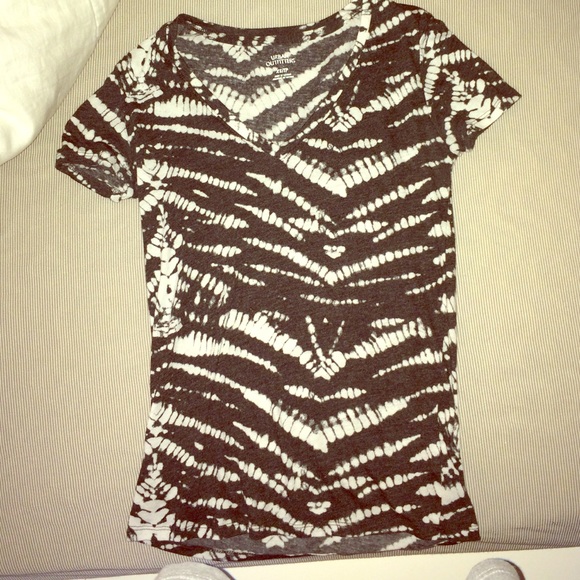 Urban Outfitters Black and white Tie dye v neck