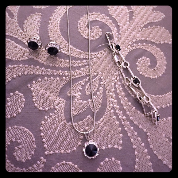 ❌SOLD❌ IN A BUNDLE Beautiful jewelry set