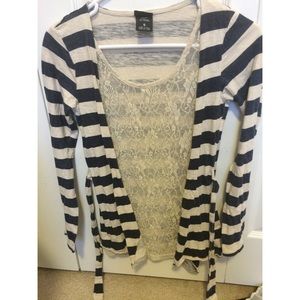 SOLD Long sleeve with lace interior