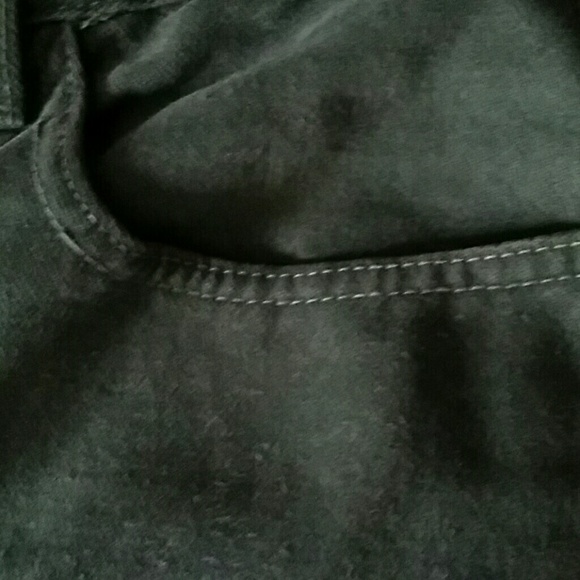 *FINAL MARKDOWN* Army Green Vintage Guess Shorts - Picture 4 of 4