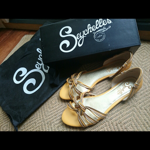 Seychelles Flats size 9