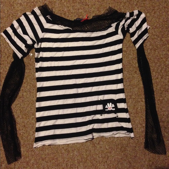 Vampirefreaks shirt. Hell bunny