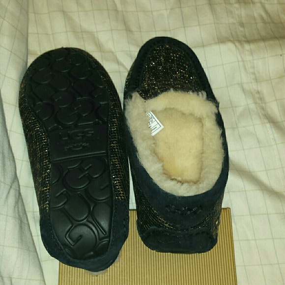 Sold. Ugg ansley black glitter slippers flats 9 - Picture 3 of 4