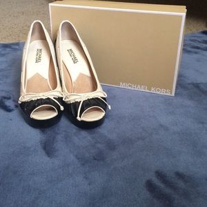 Michal Kors black and white heel