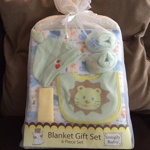NWOT.....Snugly Baby 6 Piece Gift Set