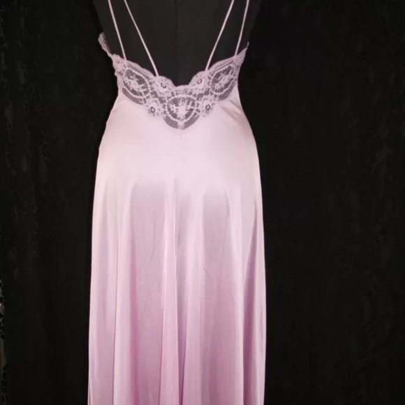 Looking for this nightgown - Picture 3 of 4