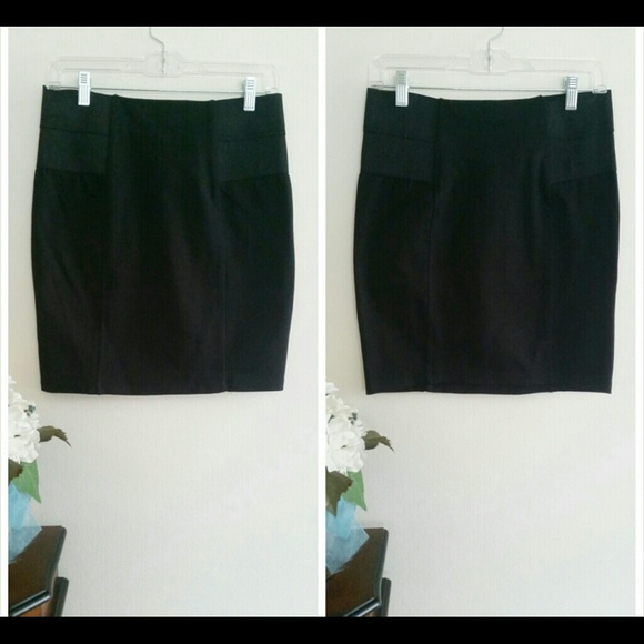Black mini skirt - Picture 1 of 4