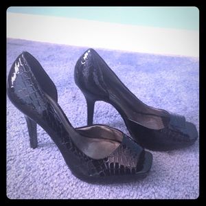Jessica Simpson black patent pumps 8